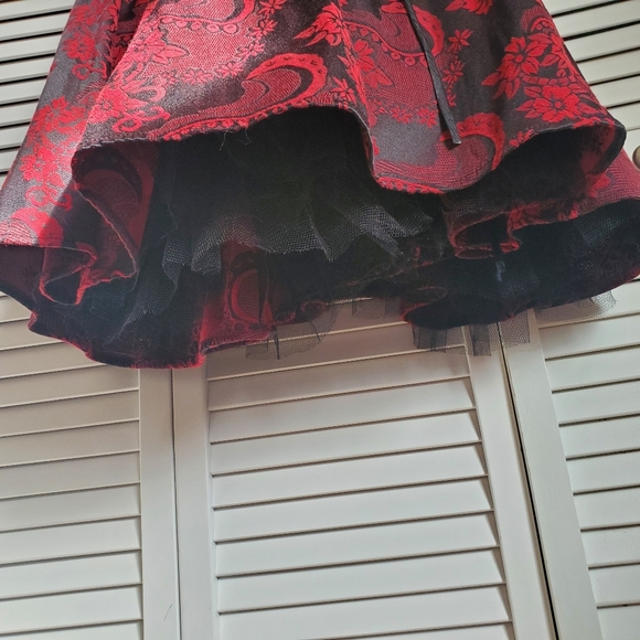 Red And Black Brocade Lace-Up Dress - Picture 6 of 6